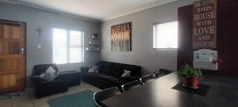 3 Bedroom Property for Sale in Pelikan Park Western Cape